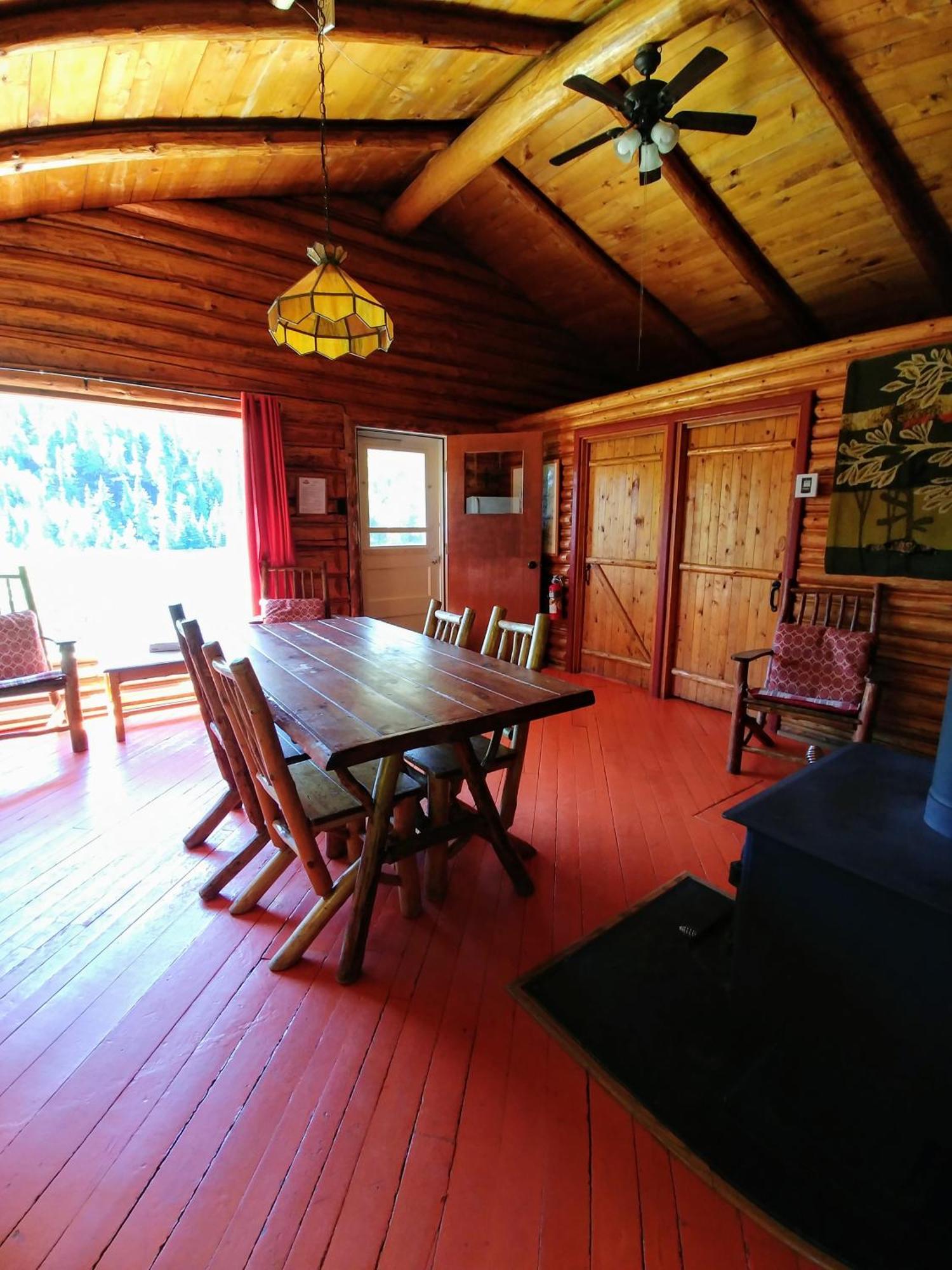 Kan-A-Mouche Pourvoirie Auberge Et Chalets Saint-Michel Rom bilde