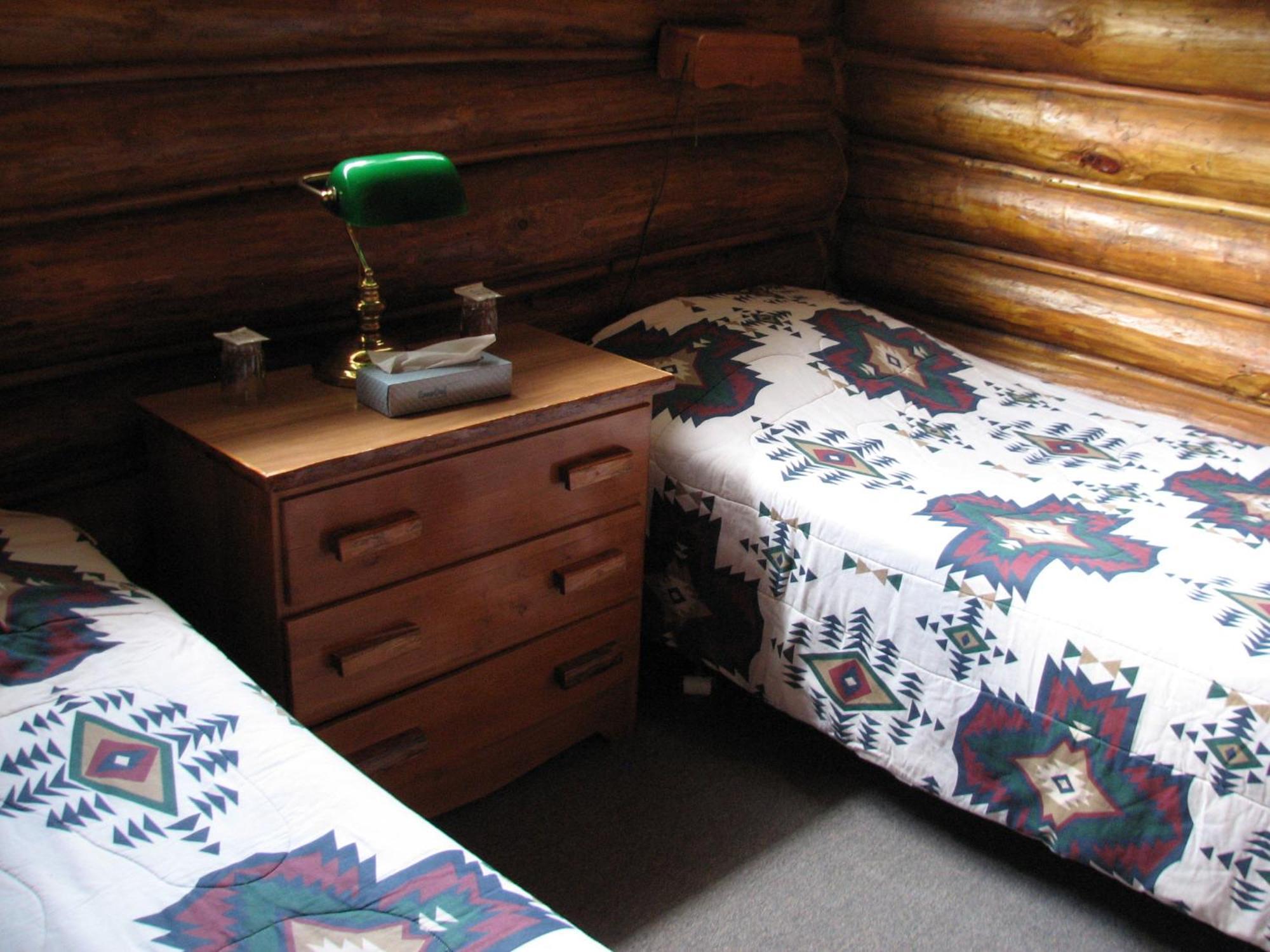 Kan-A-Mouche Pourvoirie Auberge Et Chalets Saint-Michel Rom bilde