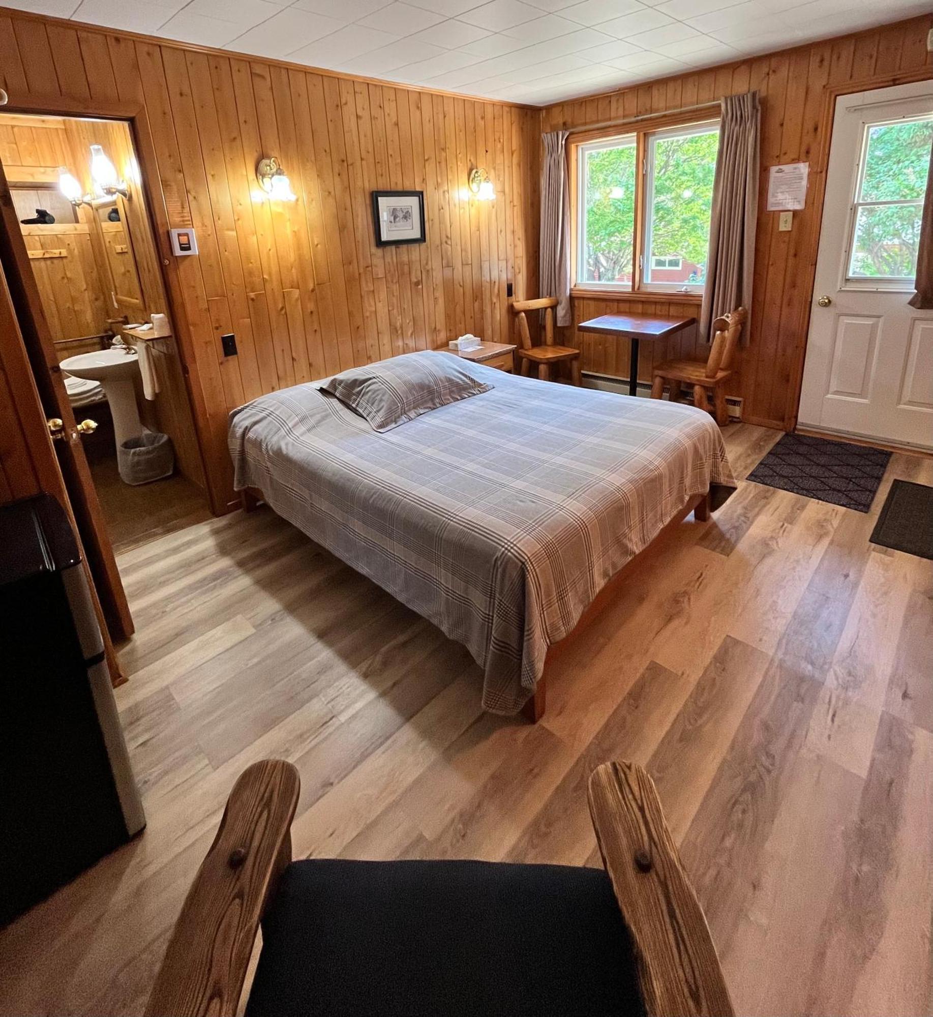 Kan-A-Mouche Pourvoirie Auberge Et Chalets Saint-Michel Eksteriør bilde