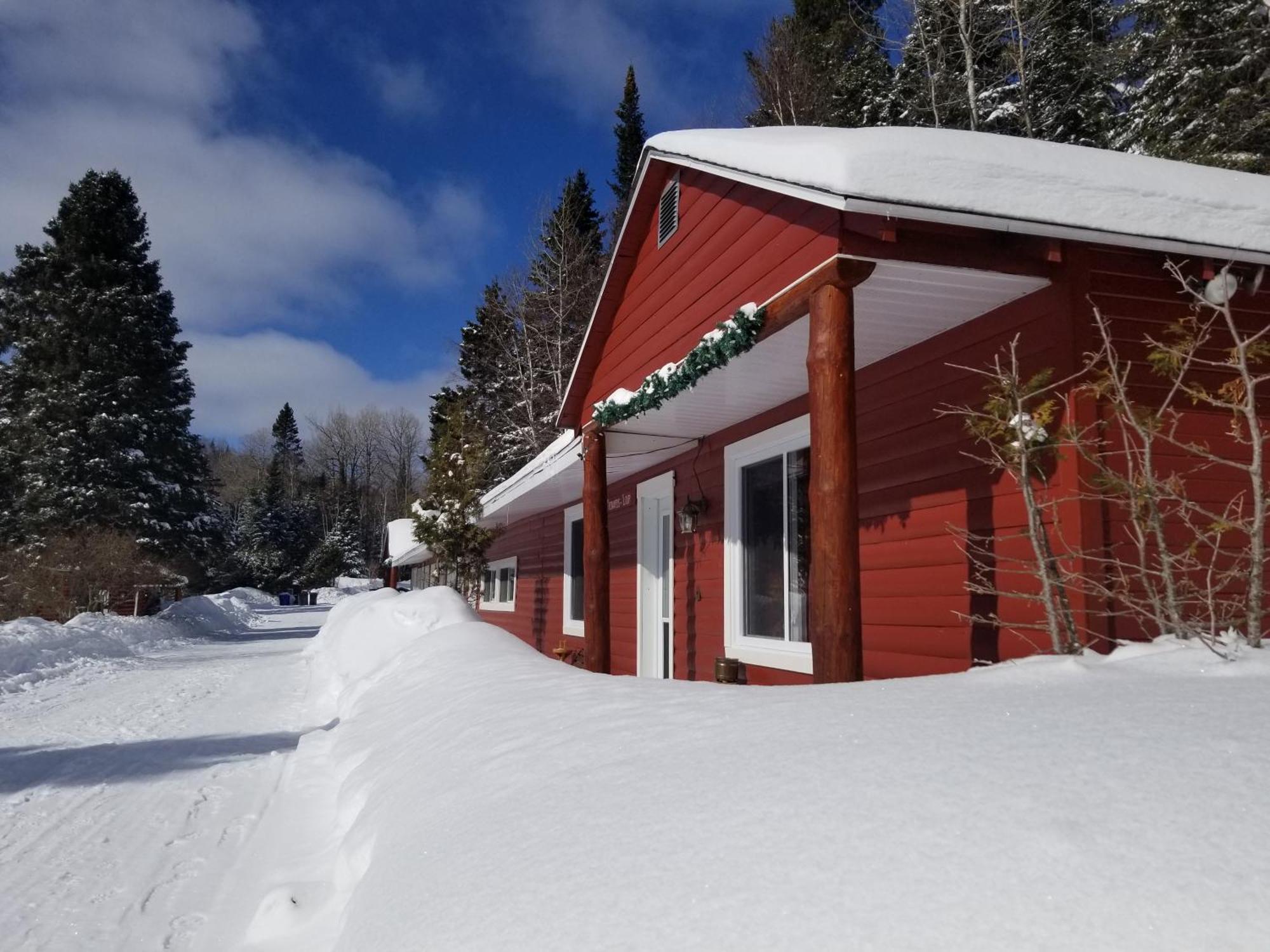 Kan-A-Mouche Pourvoirie Auberge Et Chalets Saint-Michel Eksteriør bilde