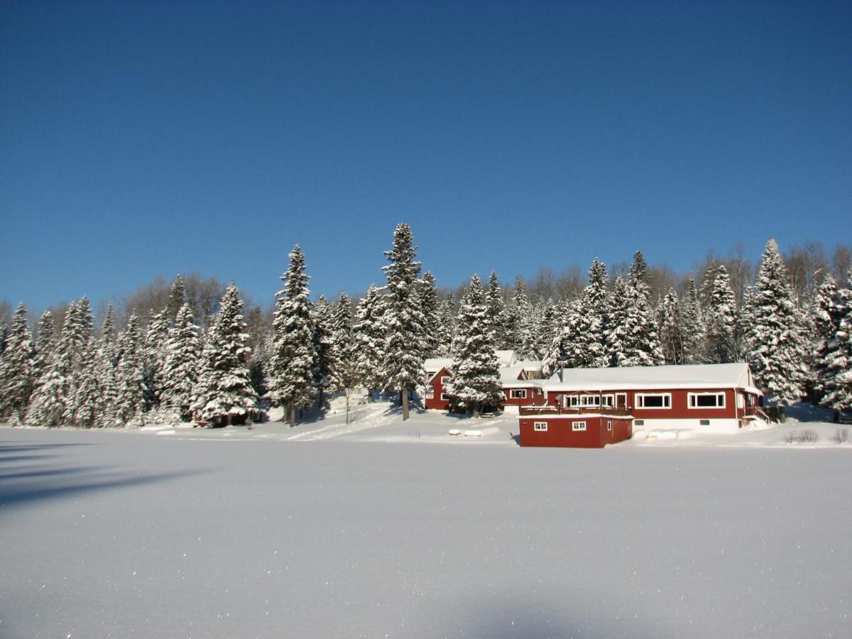 Kan-A-Mouche Pourvoirie Auberge Et Chalets Saint-Michel Eksteriør bilde