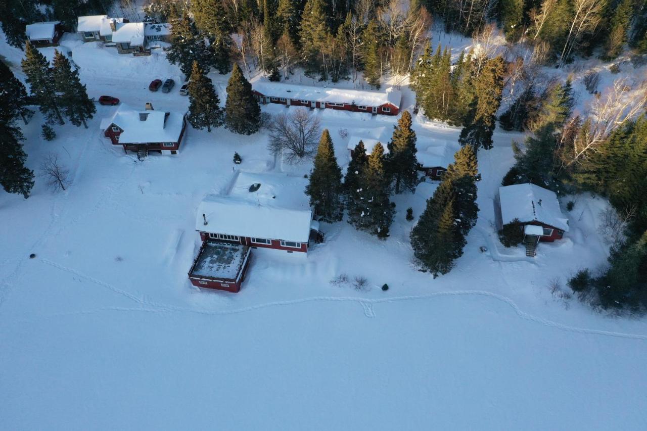 Kan-A-Mouche Pourvoirie Auberge Et Chalets Saint-Michel Eksteriør bilde